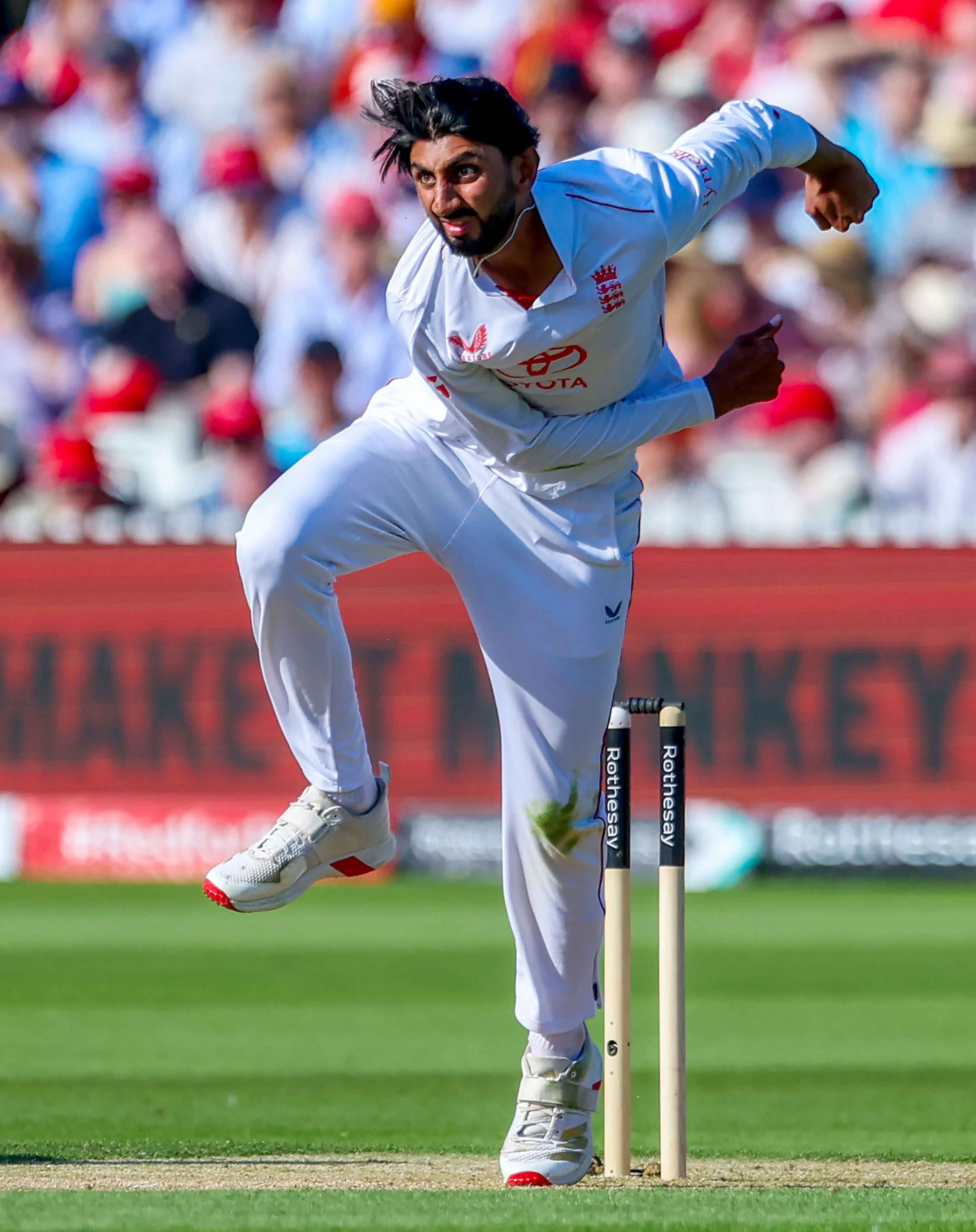 Who Are the New Additions to England's Squad for the SCG Test in the Ashes?