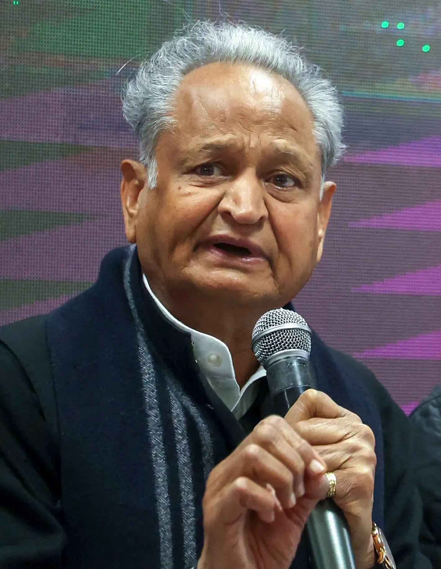 Ashok Gehlot Calls for Research Center in Rajasthan Amidst Surge in Youth Heart Attacks