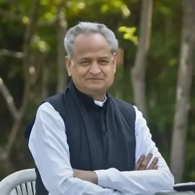 Ashok Gehlot Raises Alarm Over IPD Tower Delay at Jaipur Women’s Hospital