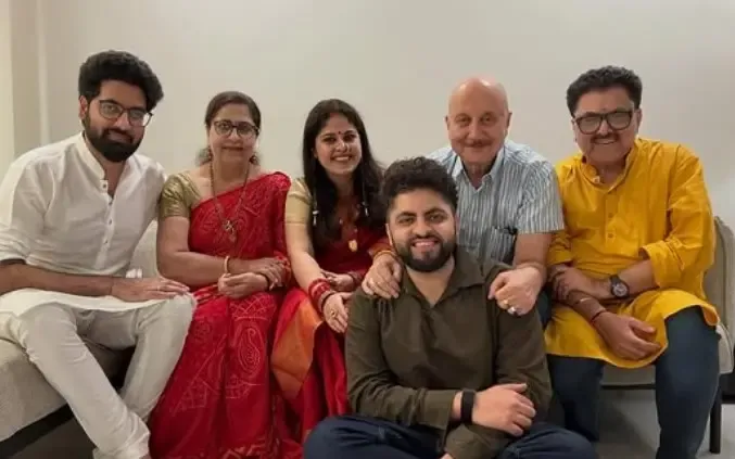 अनुपम खेर ने अशोक पंडित और उनके परिवार के प्रति अपनी गहरी भावनाएं व्यक्त कीं