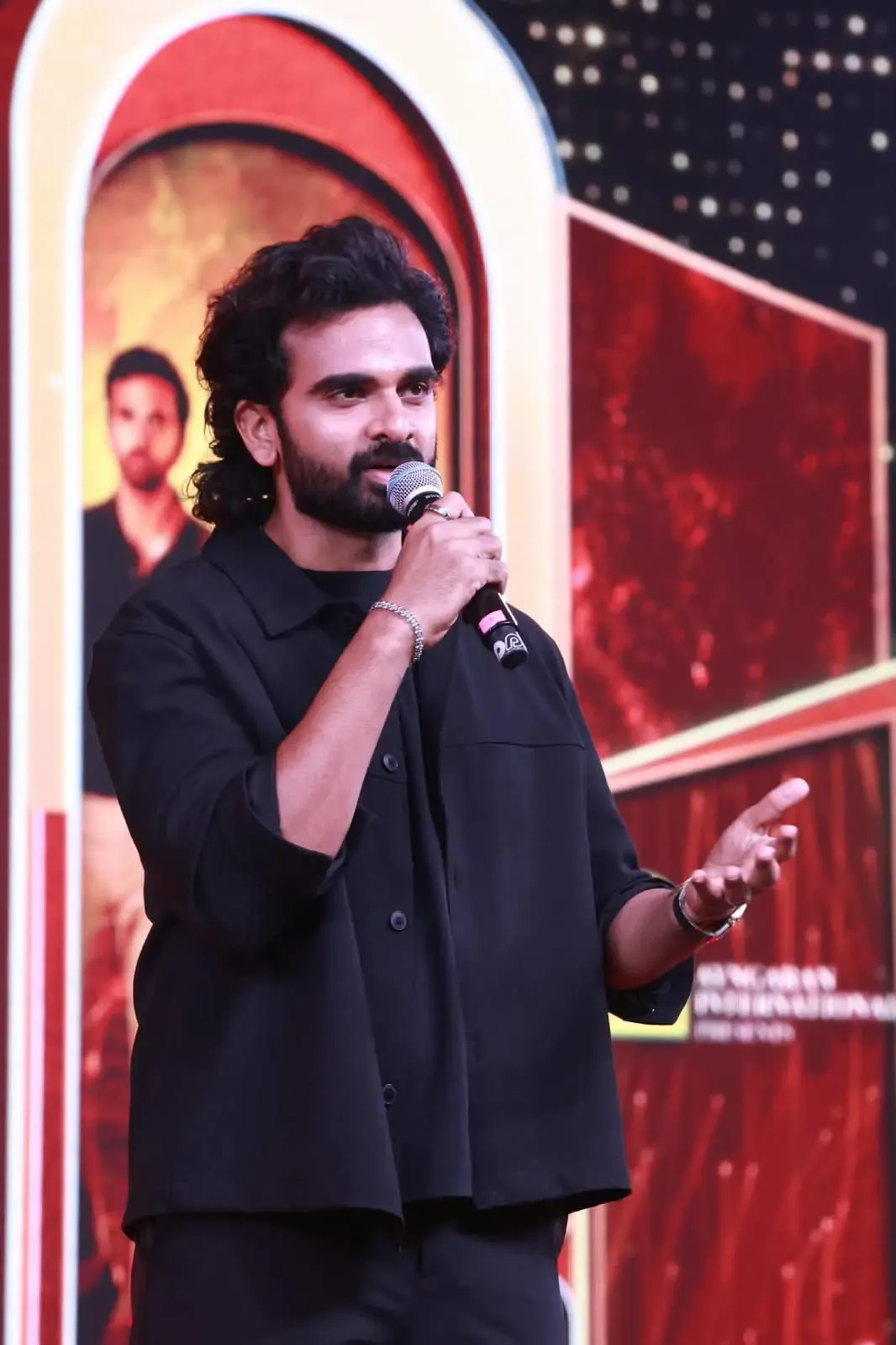Ashok Selvan pledged parents' home to fund 'Anbil Avan', gets emotional at event