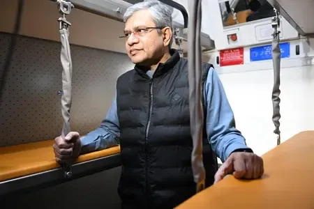 What Did Ashwini Vaishnaw Discover During His Inspection of India’s First Vande Bharat Sleeper Train?