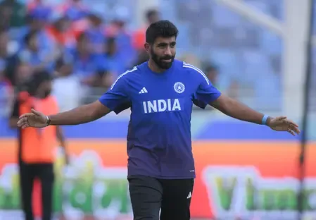 Asia Cup: Bumrah and Varun return as India elect to bowl first against Pakistan