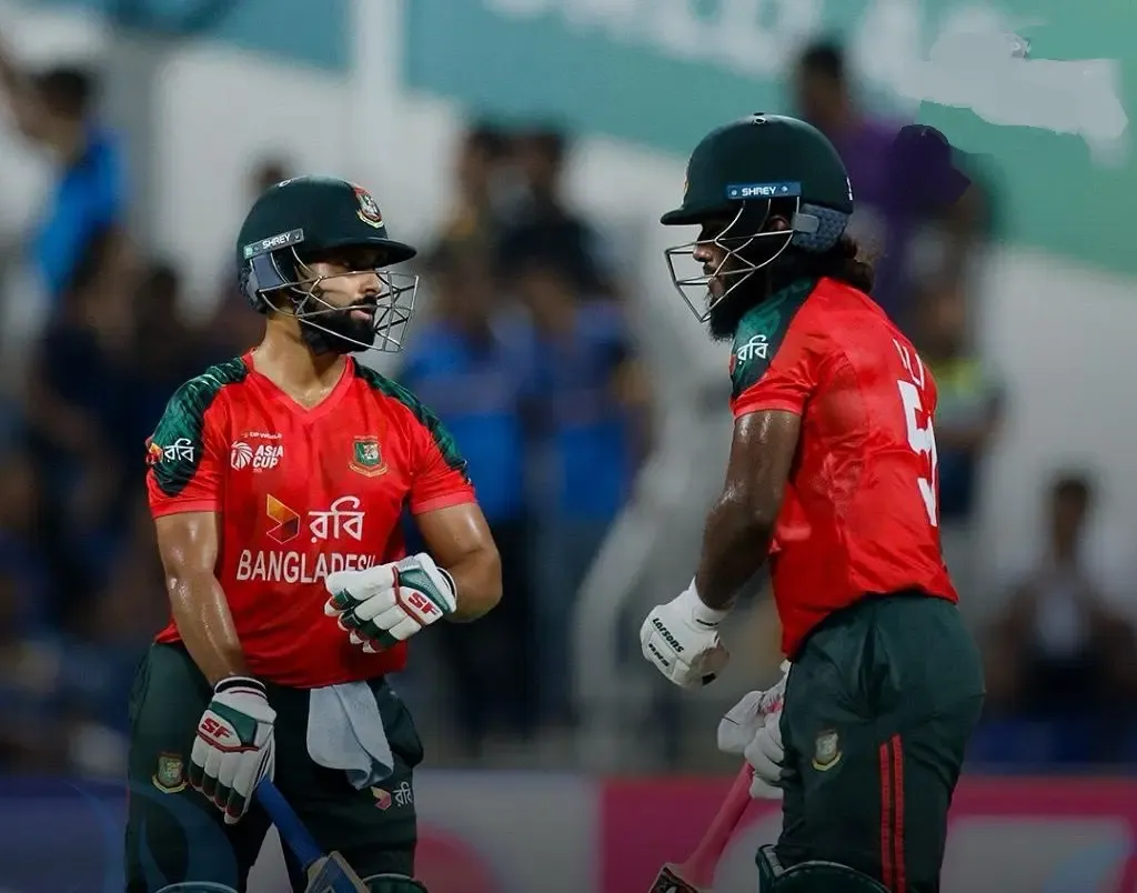 Can Hossain and Ali's Record Sixth-Wicket Stand Propel Bangladesh to Victory?