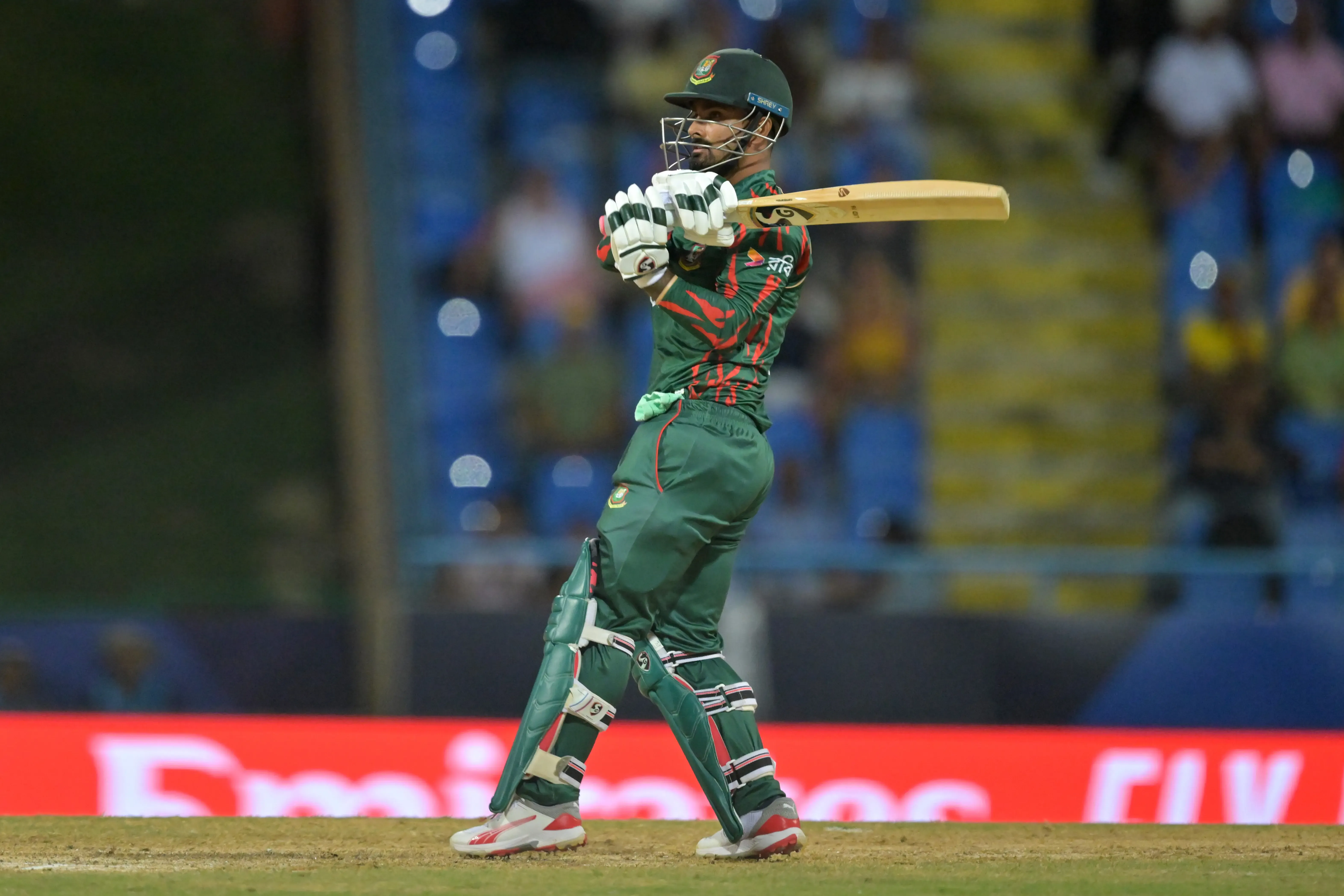 How did Litton Das lead Bangladesh to a seven-wicket victory over Hong Kong in the Asia Cup?