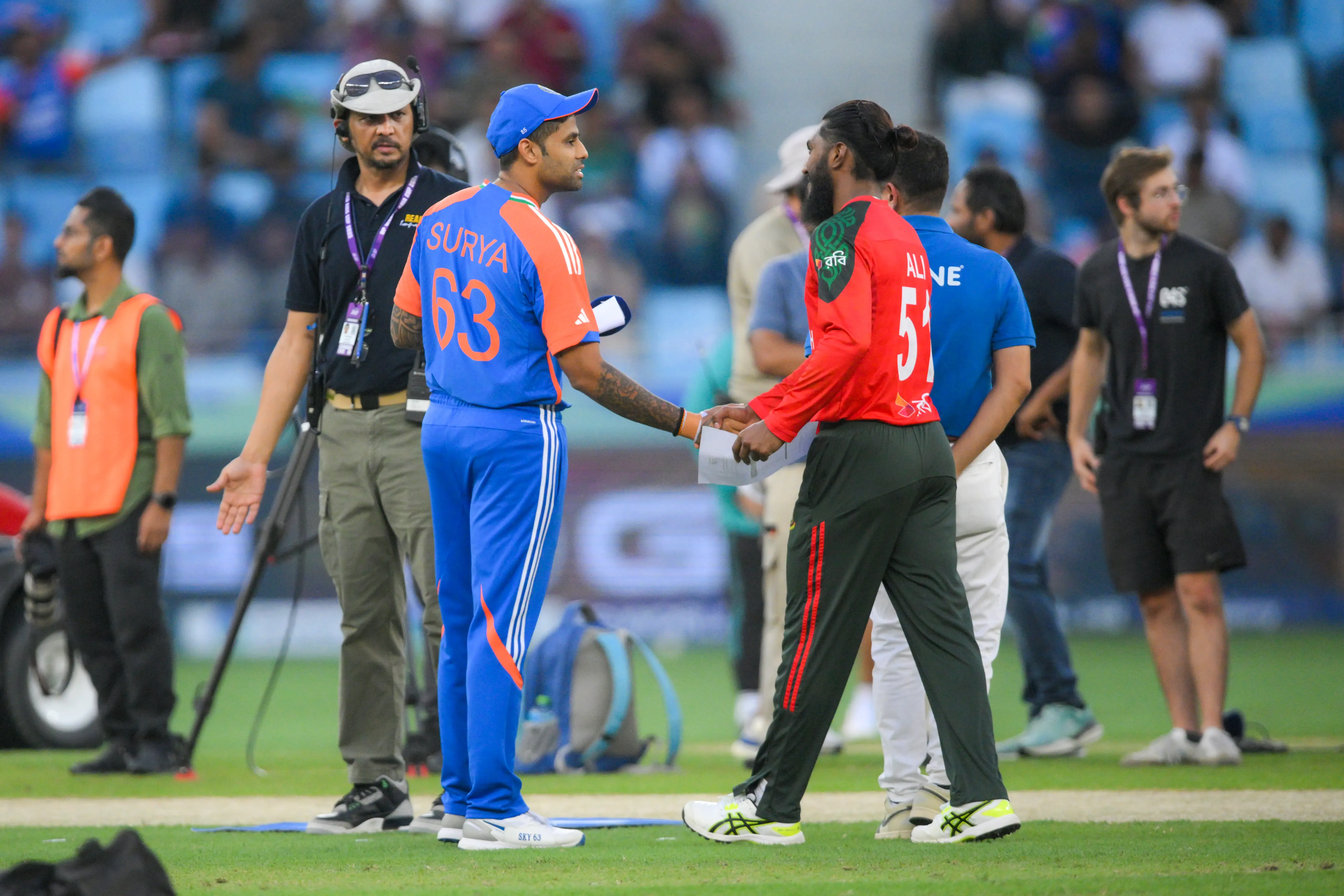 Did Litton Das's Injury Impact Bangladesh's Decision to Bowl Against India?