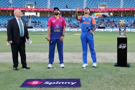 एशिया कप : यूएई के खिलाफ टॉस जीतकर भारत ने किया गेंदबाजी का फैसला, ऐसी हैं दोनों प्लेइंग-11