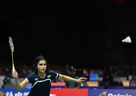 Asian Games badminton: Japan lead India 2-0 after Sindhu, Unnati defeats in women's team QF