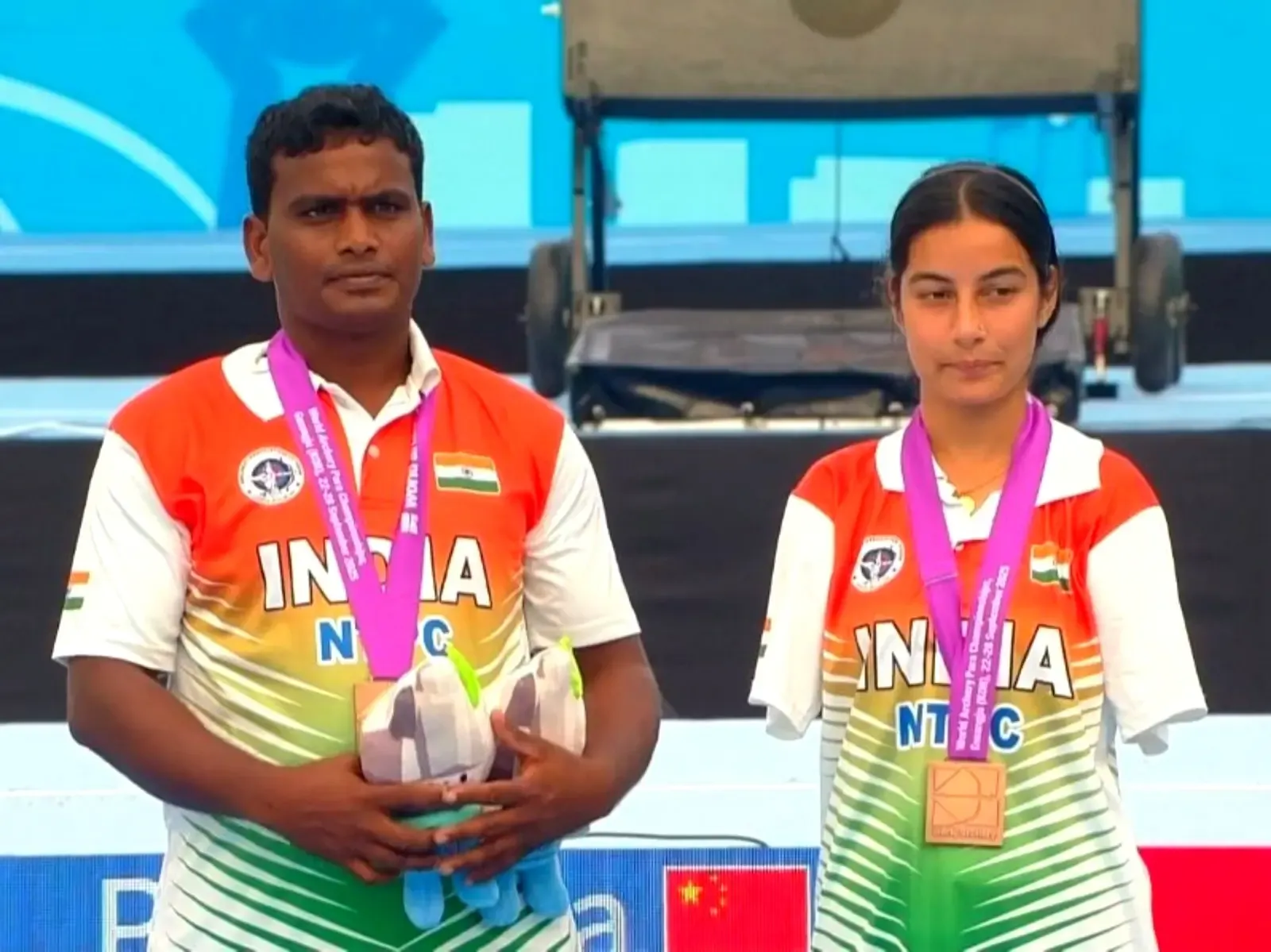शीतल देवी-तोमर कुमार ने एशियन पैरा गेम्स 2026 में कंपाउंड मिक्स्ड टीम गोल्ड जीता, वर्ल्ड रिकॉर्ड भी तोड़ा