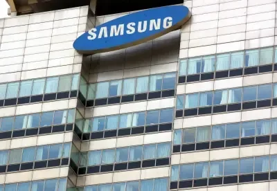 How have the assets and profits of South Korea's top 4 business groups changed?