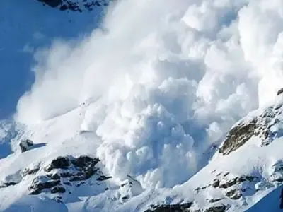 At least three die in avalanche on Nepali mountain