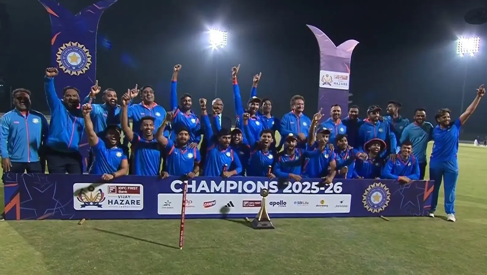 Did Atharva Taide's outstanding performance lead Vidarbha to victory over Saurashtra in the Vijay Hazare Trophy?