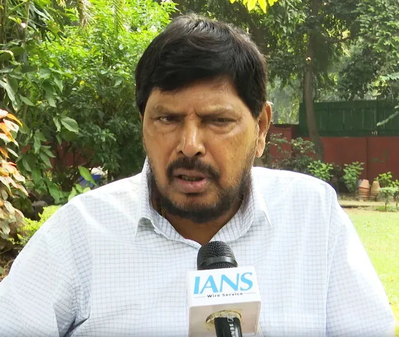Athawale Offers Guidance to ‘Sulking’ Shinde Prior to Crucial BJP Meeting