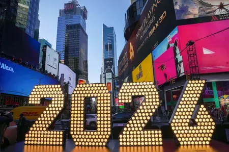 आतिशबाजी से बॉल ड्रॉप तक: 1907 की 'उस रात' कैसे टाइम्स स्क्वायर बना नववर्ष का प्रतीक