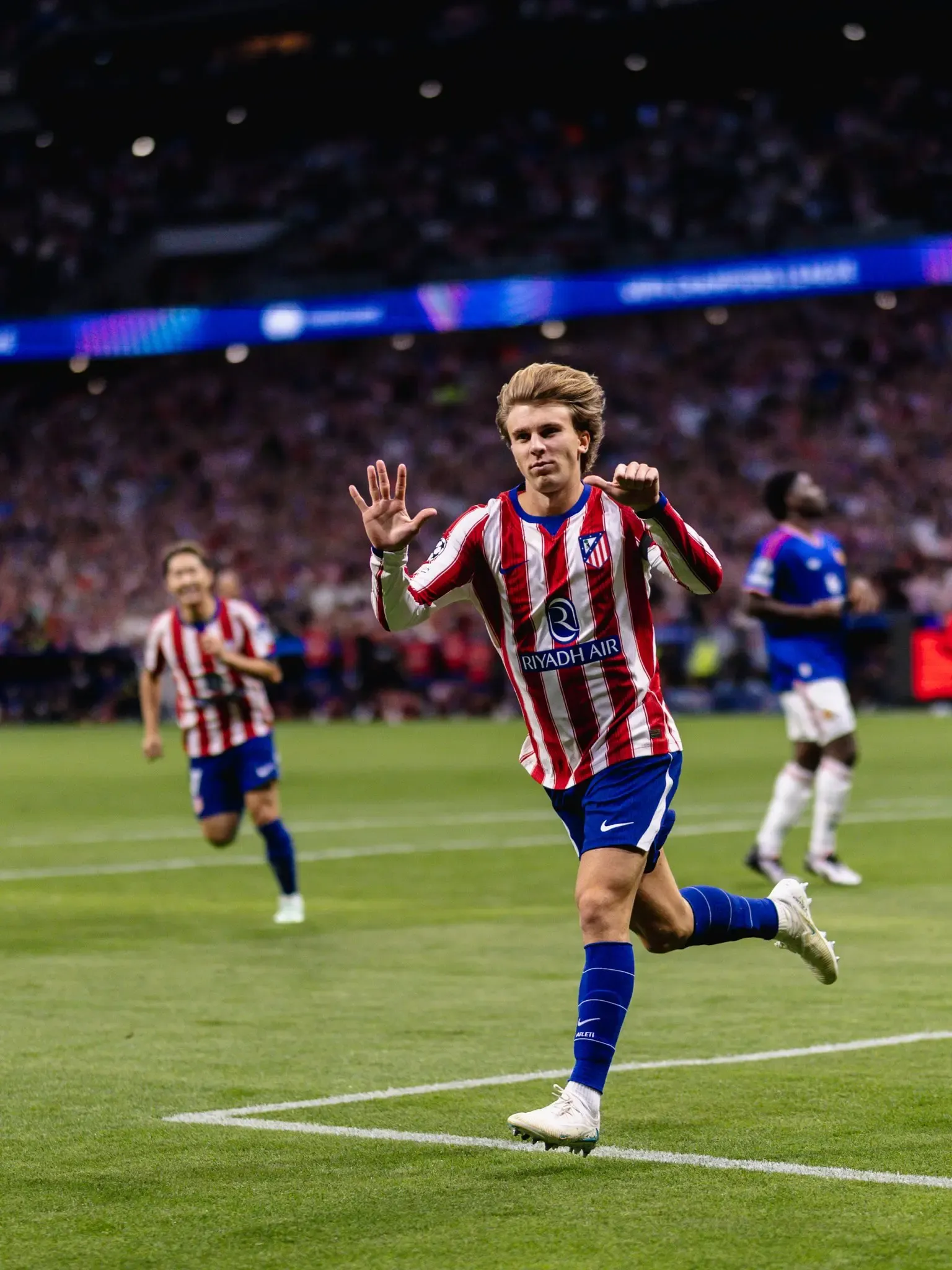 Atletico Madrid beat Man Utd 2-0 in Champions League with Barrios, Lookman goals