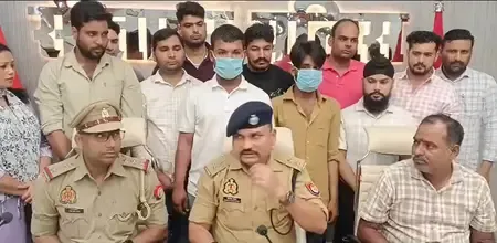 एटीएम बदलकर रुपए निकालने वाले दो शातिर गिरफ्तार, 41 एटीएम कार्ड और नकदी बरामद