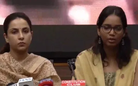 Delhi cops attacked with stones, shoes at Jantar Mantar: Families speak out