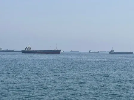 IRGC warns ships: Strait of Hormuz 'completely closed' amid Iran-US tensions