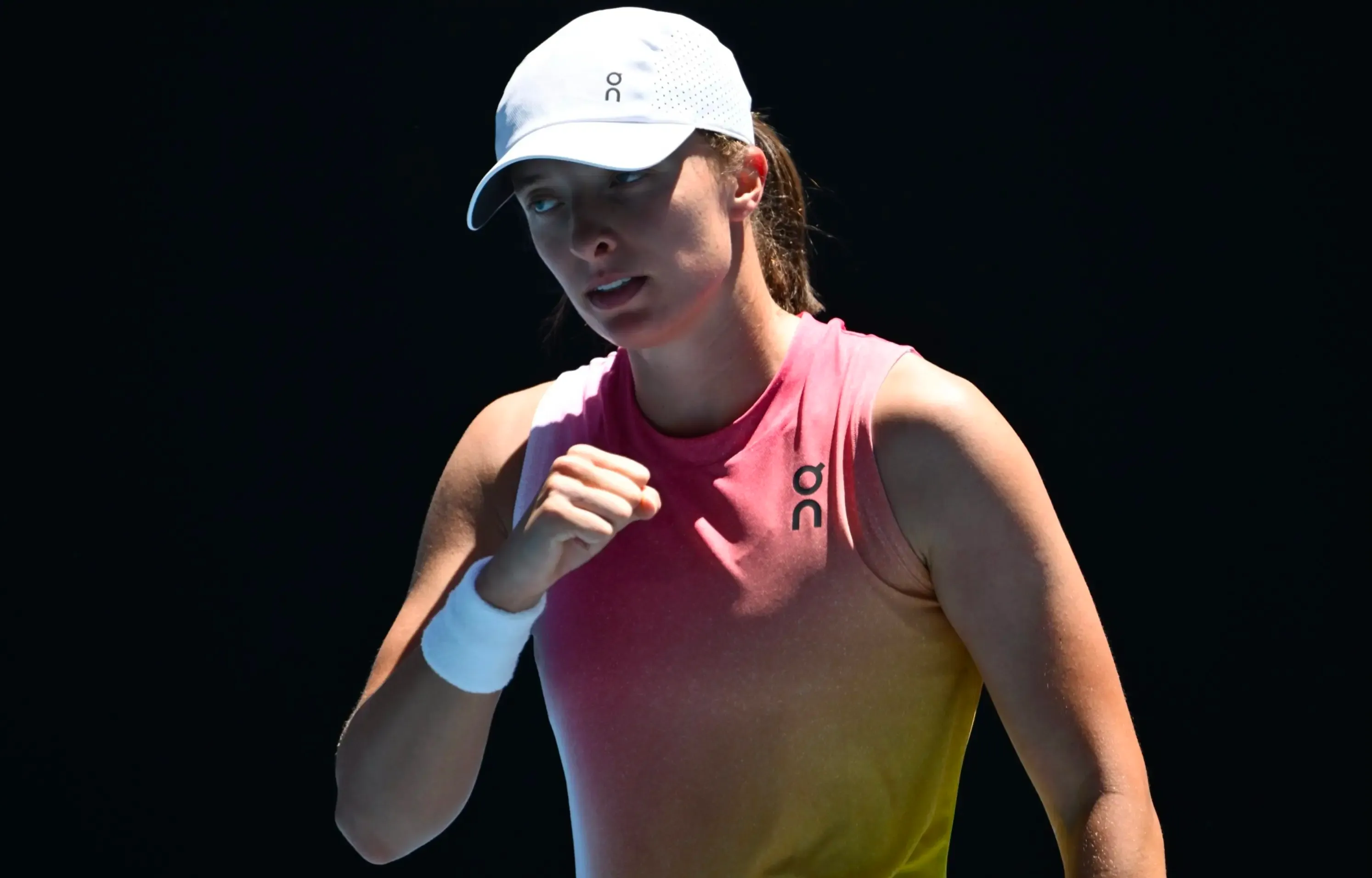Australian Open: Swiatek Advances to Round 3, Prepares for Raducanu Showdown