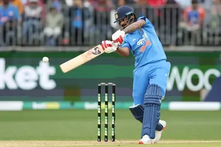 AUS v IND: KL, Axar guide India to post 136/9, Aus need 131 to win 