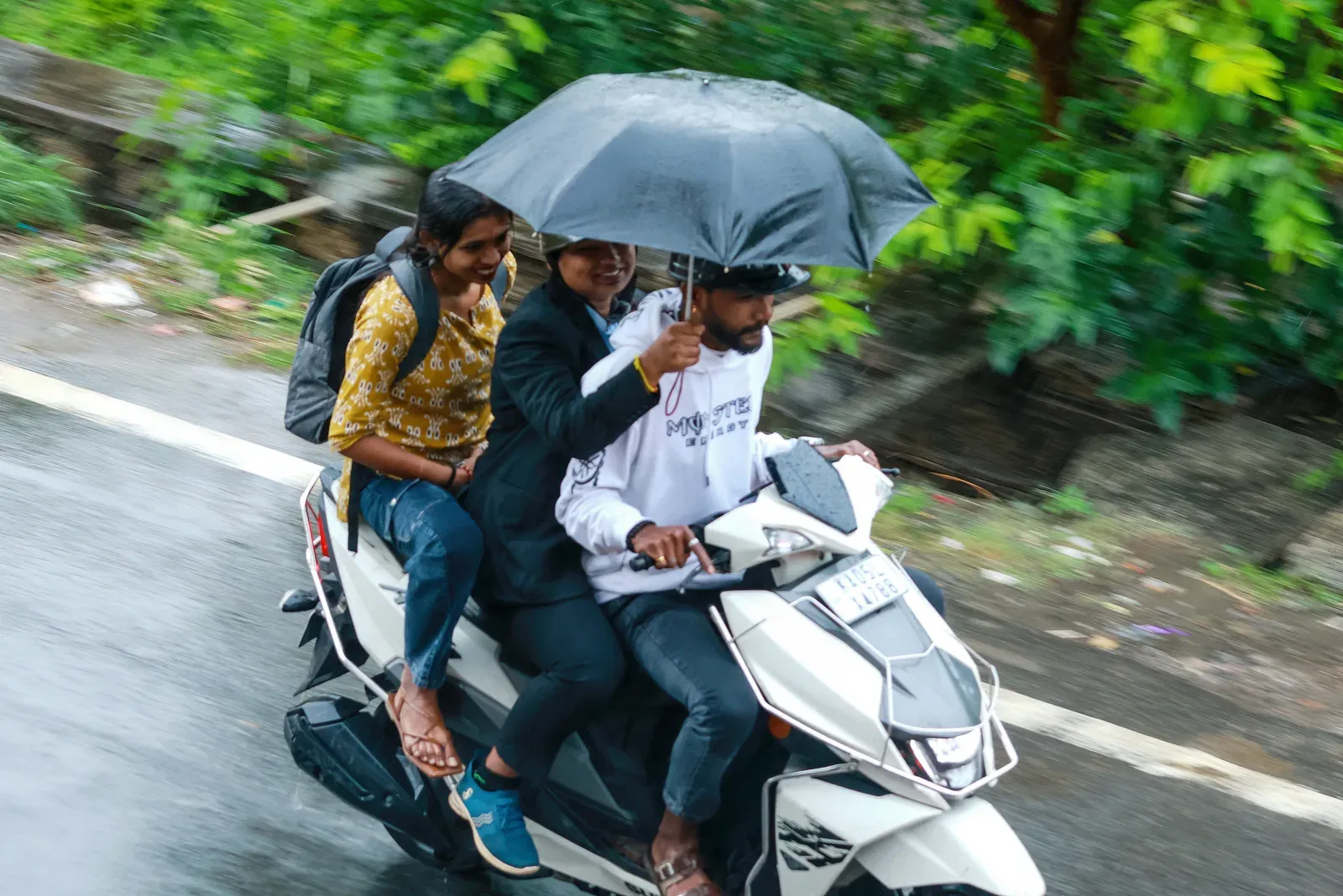 Karnataka rains 2025: Reservoirs overflow, schools shut across 5 districts