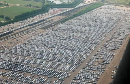 Auto industry urges govt to resolve compensation cess issue