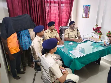 अर्जुन पंडित हत्याकांड: अवैध संबंध के शक में तीन आरोपी गिरफ्तार, पूर्वी चंपारण पुलिस ने किया खुलासा