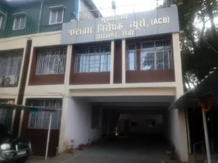 आय से अधिक संपत्ति मामले में झारखंड एसीबी ने रांची, धनबाद और कोडरमा में की छापेमारी