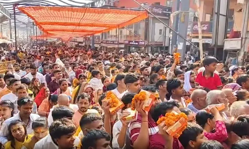 हनुमानगढ़ी अयोध्या में जेठ माह के पांचवें मंगलवार पर उमड़ा आस्था का सैलाब, प्रशासन की व्यवस्थाओं की सराहना