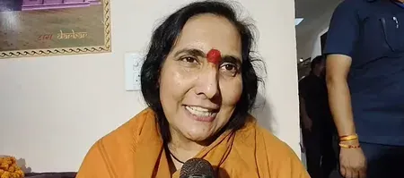 अयोध्या मां भगवती मंदिर पर ध्वजारोहण: साध्वी ऋतंभरा का आह्वान — 'भारत की बेटियों को दुर्गा बनाना होगा'