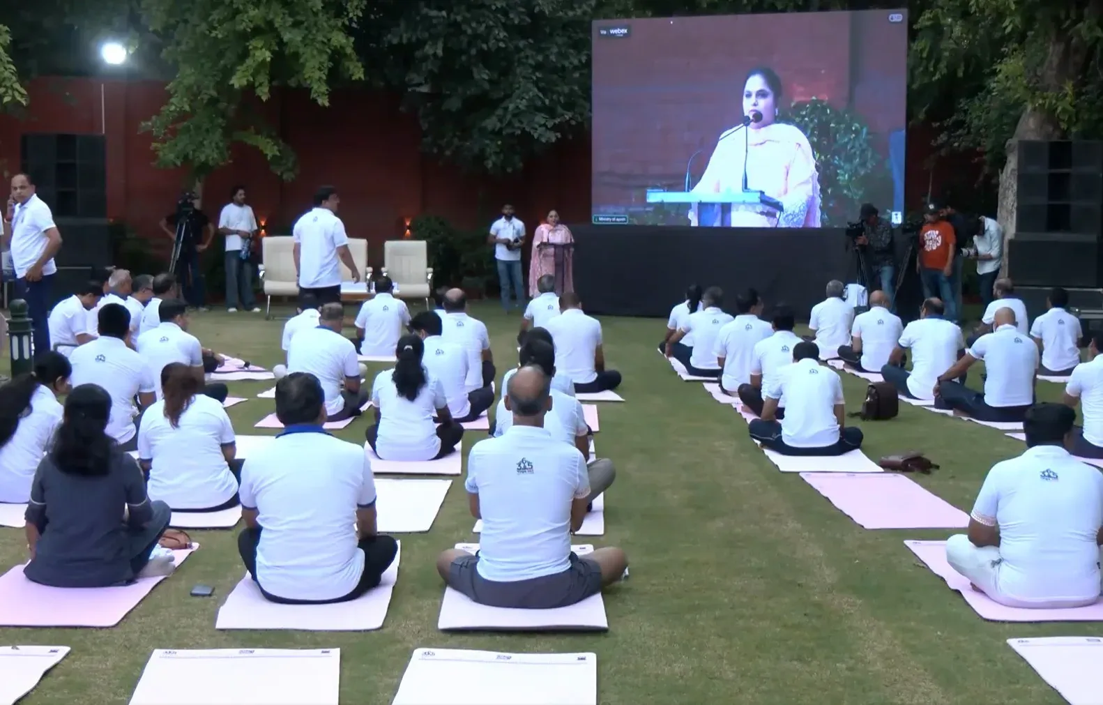 अंतरराष्ट्रीय योग दिवस 2026: आयुष मंत्रालय का ऑनलाइन सेशन में गिनीज वर्ल्ड रिकॉर्ड का लक्ष्य, PM मोदी करेंगे कोलकाता में नेतृत्व