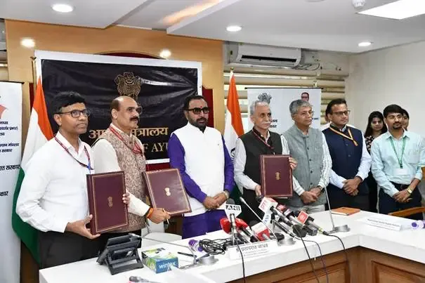 How is the Ayush Ministry Collaborating with NMPB for Medicinal Plant Conservation?