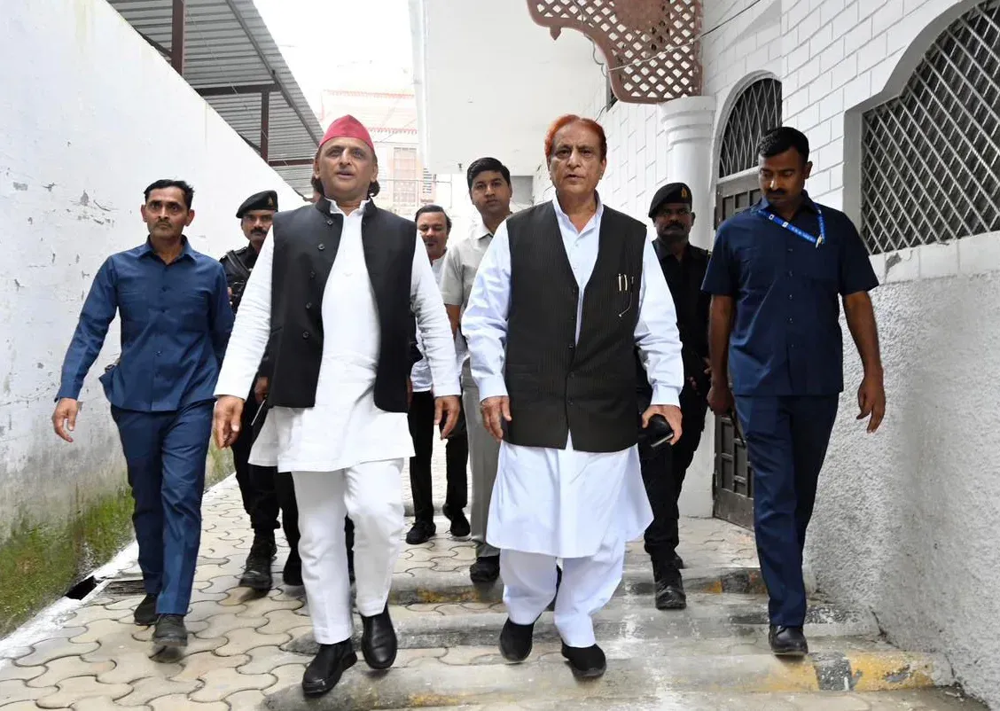 आजम खां की जौहर यूनिवर्सिटी पर ईडी छापे के बाद अखिलेश का हमला — 'विपक्ष को निशाना बना रही BJP'