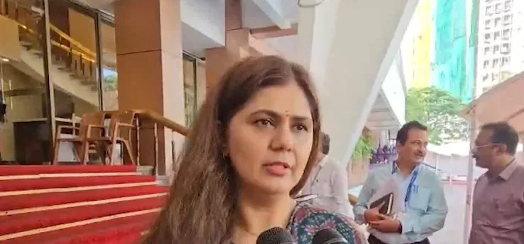 मुंबई में पेड़ गिरने से 5 से अधिक मौतें, पंकजा मुंडे बोलीं — हर मामले की होगी जाँच