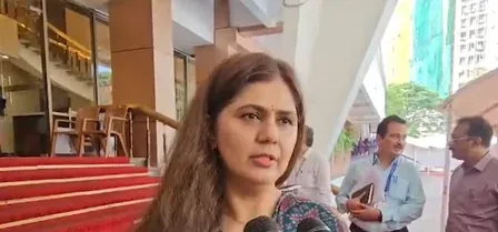 मुंबई में पेड़ गिरने से 5 से अधिक मौतें, पंकजा मुंडे बोलीं — हर मामले की होगी जाँच