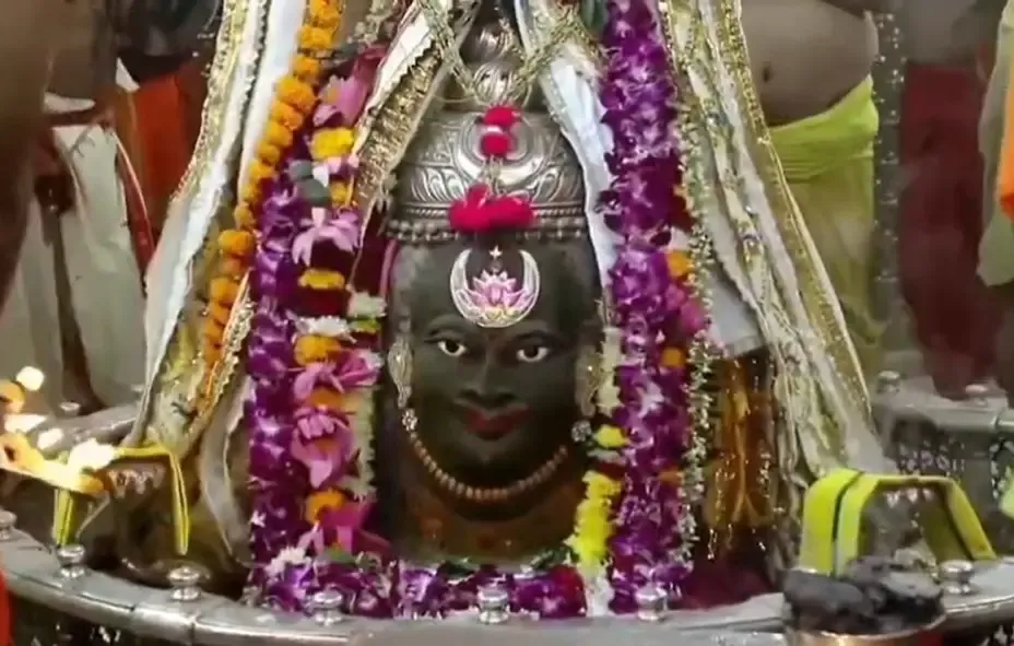 क्या बाबा महाकाल का भांग और भस्म से अलौकिक शृंगार श्रद्धालुओं को गदगद करता है?