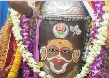 बाबा महाकाल का भस्म स्नान और पंचामृत अभिषेक, दर्शन के लिए लगी लंबी कतारें