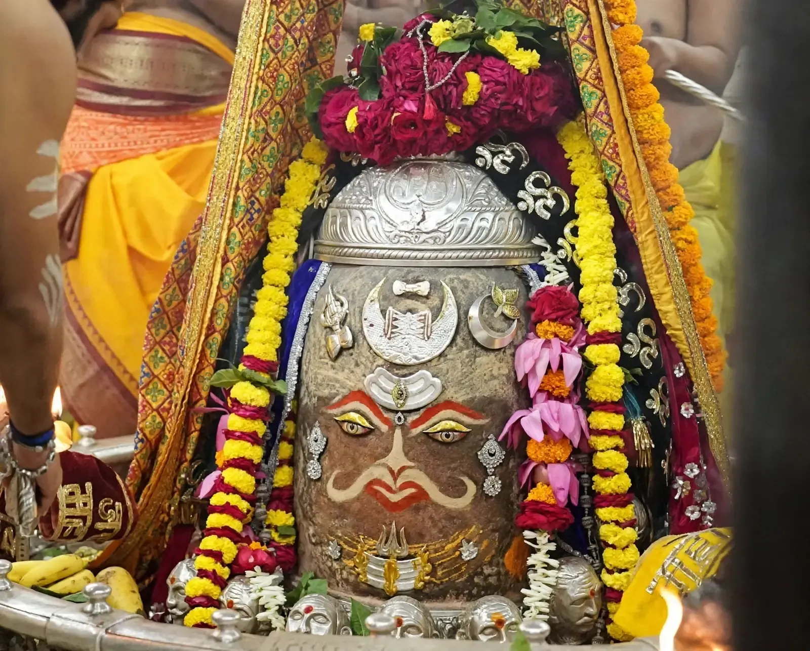 उज्जैन महाकालेश्वर मंदिर में चंदन शृंगार और भस्म आरती, कार्तिक षष्ठी पर उमड़े हजारों श्रद्धालु