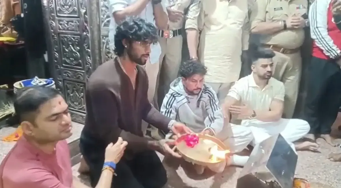 महाकालेश्वर मंदिर पहुंचे कुलदीप यादव और तिलक वर्मा, नंदी हॉल में 2 घंटे भस्म आरती के दर्शन