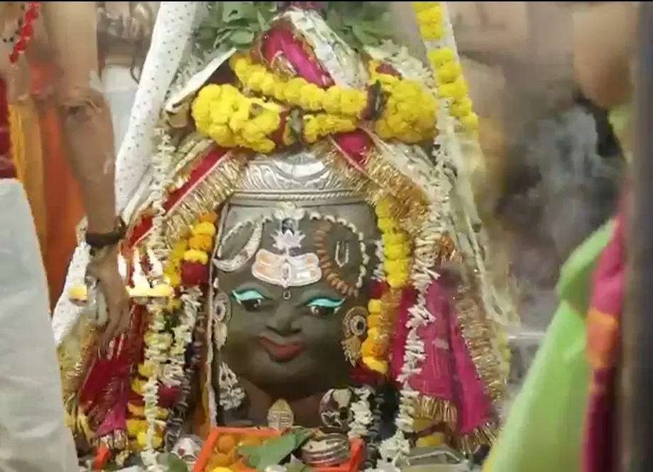उज्जैन महाकालेश्वर मंदिर में आश्विन पूर्णिमा पर भस्म आरती, त्रिपुंड शृंगार से भक्त भावविभोर