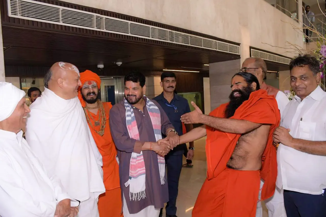 Brij Bhushan Sharan Singh, Baba Ramdev end 4-year feud after Delhi meeting