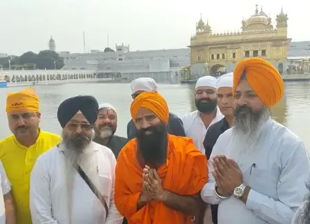 क्या बाबा रामदेव ने 'सचखंड श्री दरबार साहिब' में मत्था टेका और बाढ़ पीड़ितों के लिए 1 करोड़ रुपए दिए?