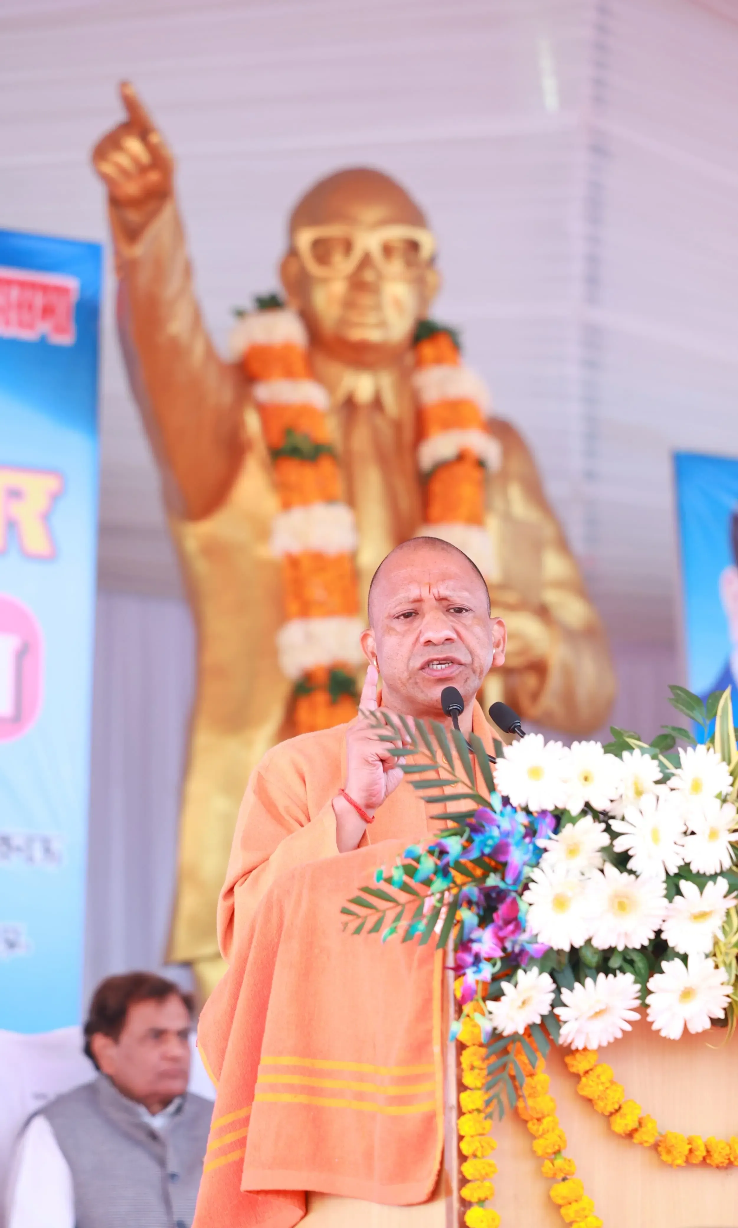 क्या बाबा साहेब की मूर्ति के किनारे बाउंड्रीवाल और छत्र लगाए जाएंगे?: सीएम योगी