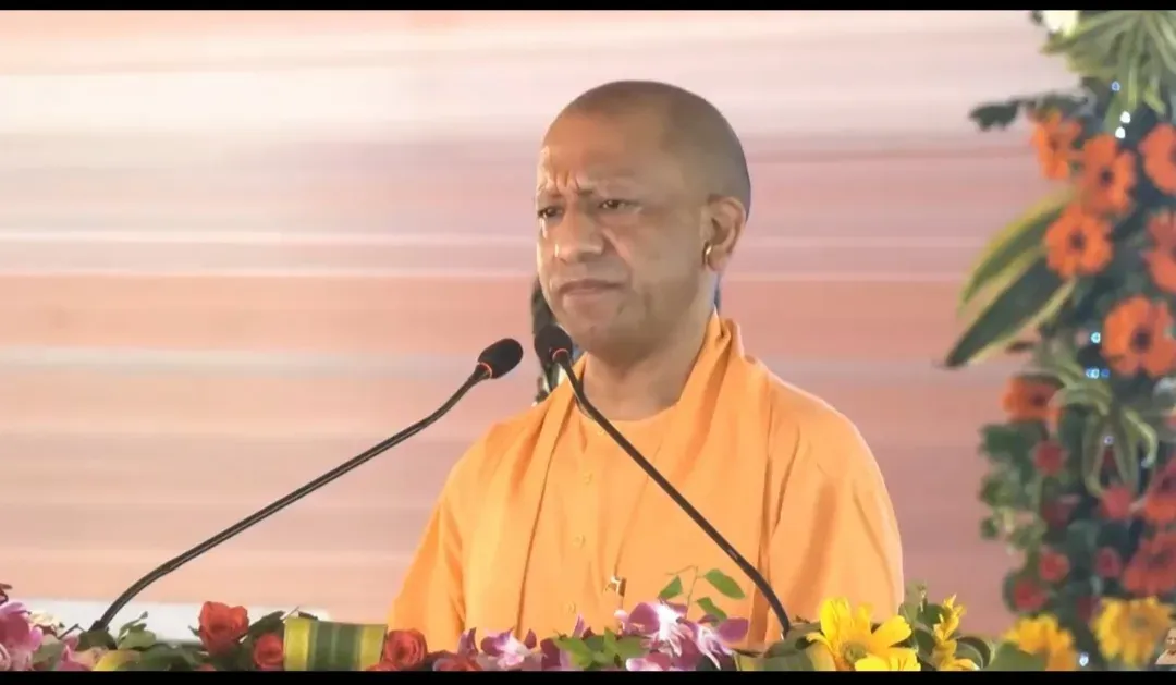 योगी आदित्यनाथ का कांग्रेस-सपा पर हमला: 'बाबरी पर घड़ियाली आंसू बहाने वाले आस्था की बात न करें'