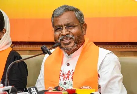 Babulal Marandi files PIL in Jharkhand HC for CBI probe into liquor scam