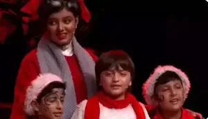 Bachchan and Khan family cheer for Aaradhya-Abram's joint performance