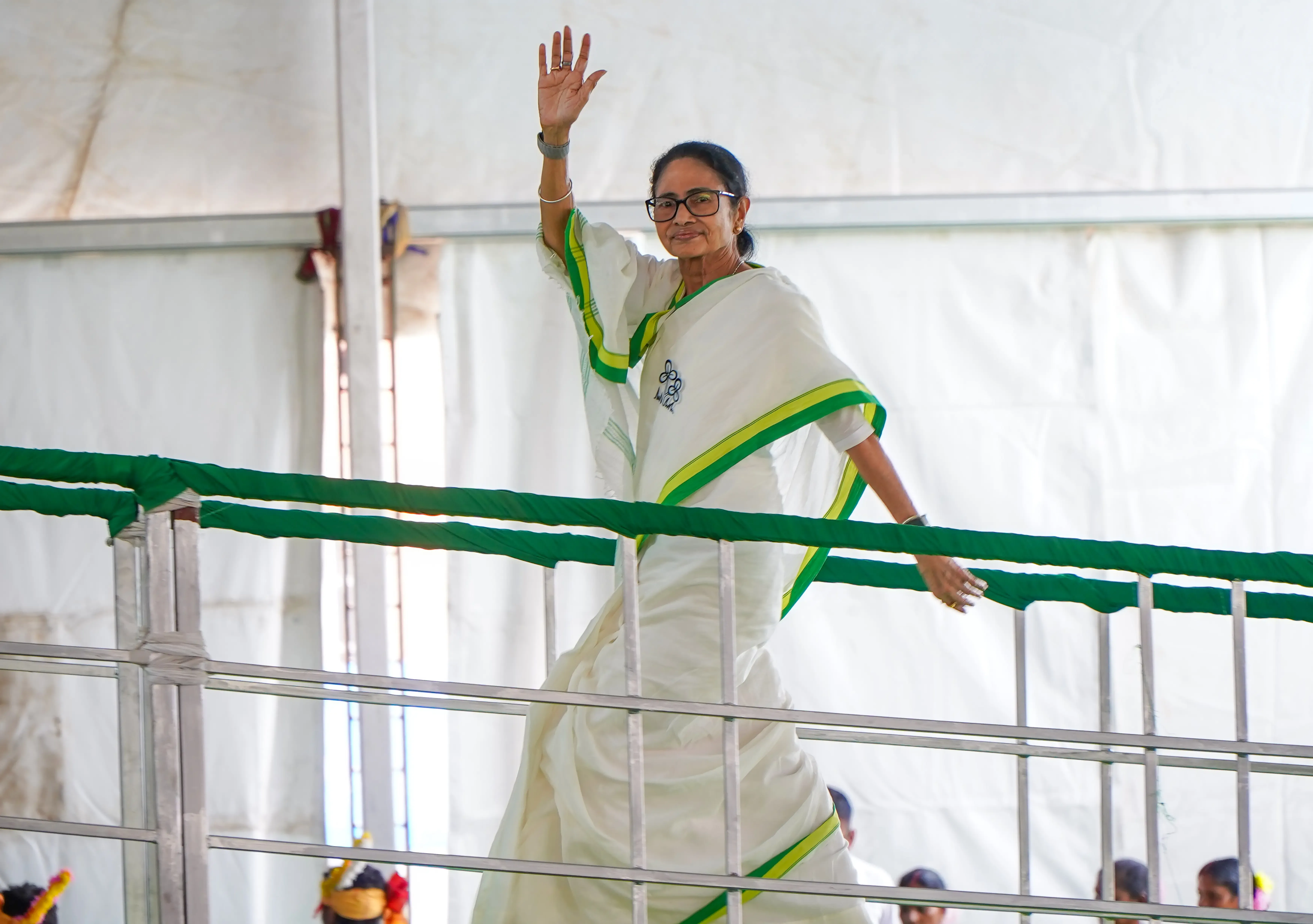 Flight Delays CM Mamata Banerjee's Return to Kolkata Due to Bad Weather