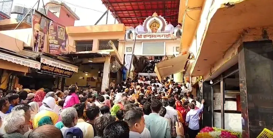 बड़ा मंगल 2025: हनुमानगढ़ी में भोर से उमड़े श्रद्धालु, प्रयागराज में 3 कुंतल आम-सेब से भव्य श्रृंगार
