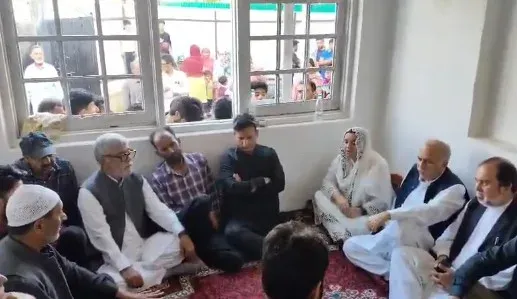 बडगाम में 12 वर्षीय बच्ची की हत्या: मंत्री सकीना इटू परिवार से मिलीं, न्याय का दिया भरोसा