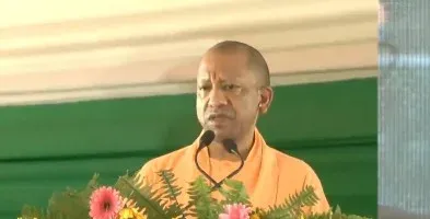 गोरखपुर में ₹926 करोड़ की 226 परियोजनाएँ: CM योगी बोले — बदला गोरखपुर बनेगा देश का विकास मॉडल